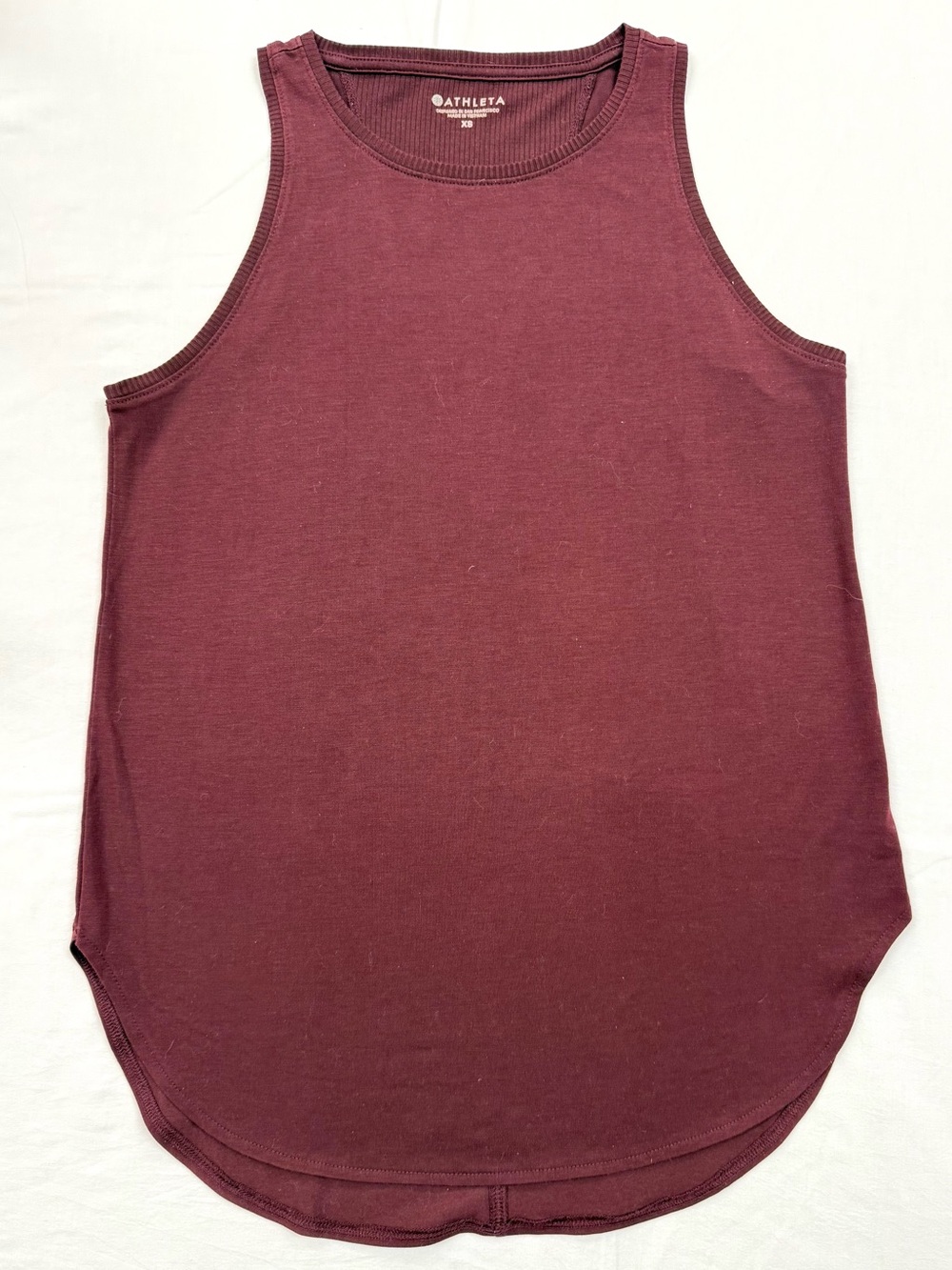 Athleta Burgundy Tank Top XS Ribbed Detail Scoop Neck Curved Hem Athleisure